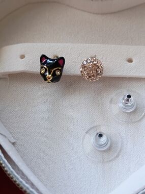 Kate Spade New York House Cat asymmetrical stud earrings